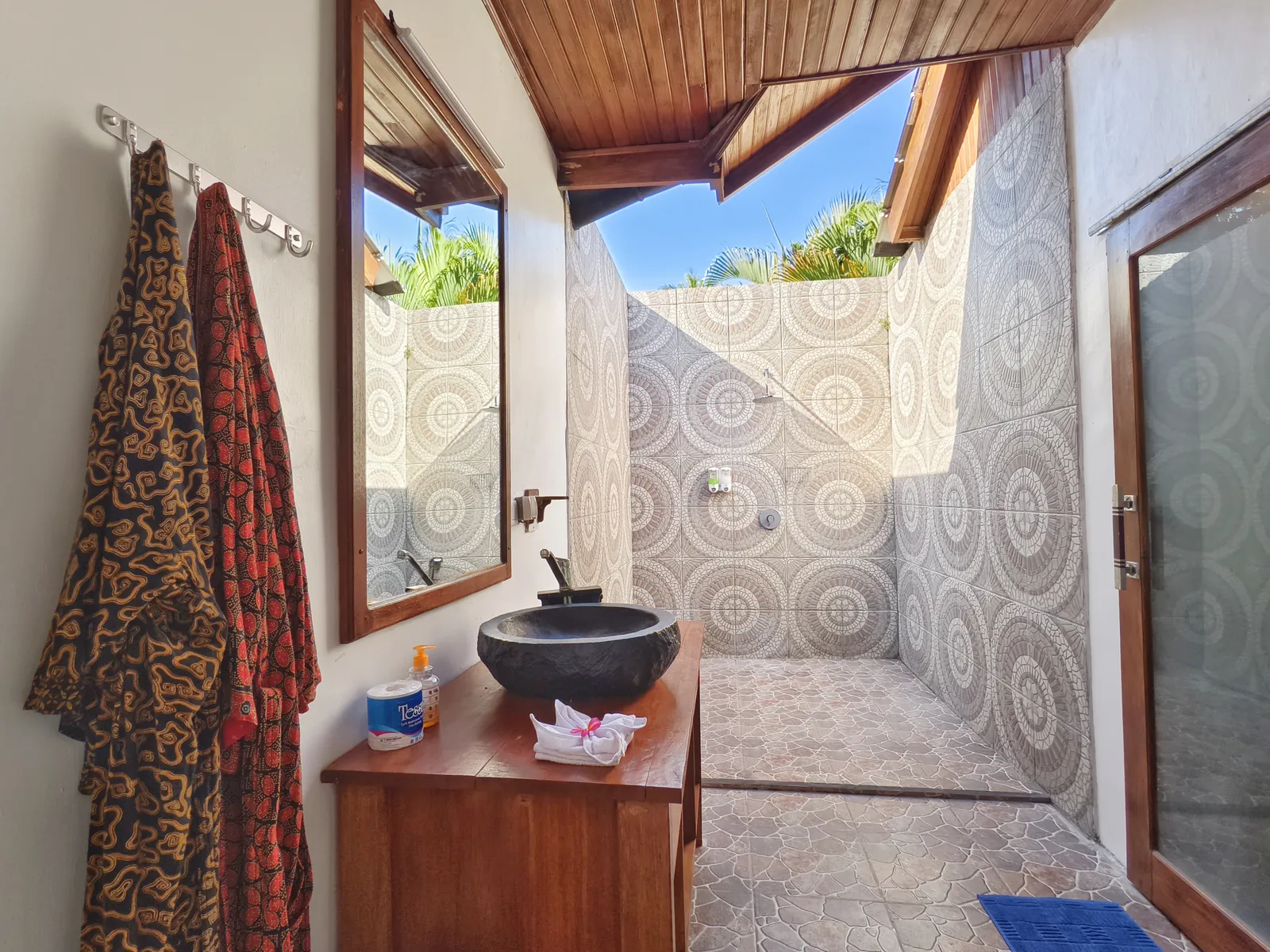 Suite open-air bathroom