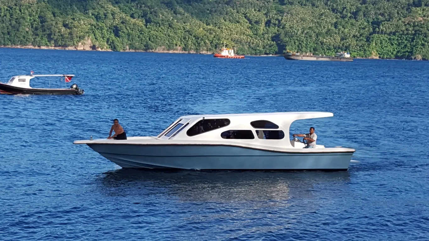 Dive boat side view